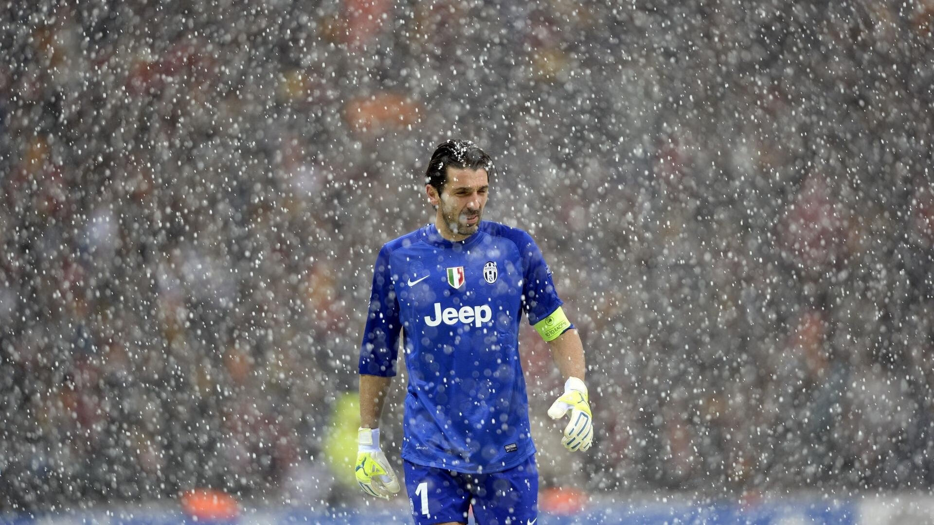 英超球队赛季中期体能负荷动态调整策略,英超tifo