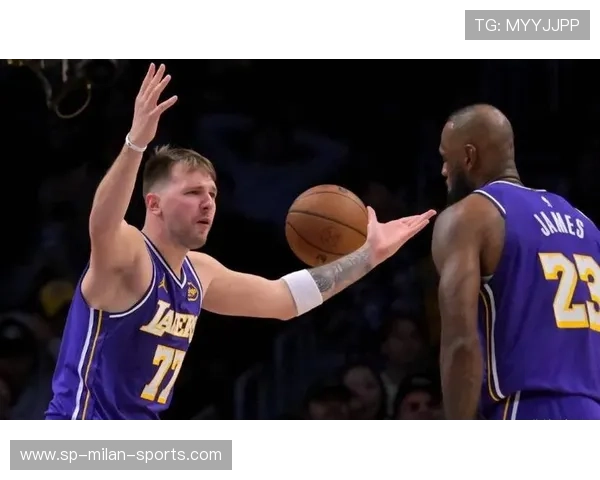 东契奇罚球争议引发社媒热议，球迷意见分裂明显